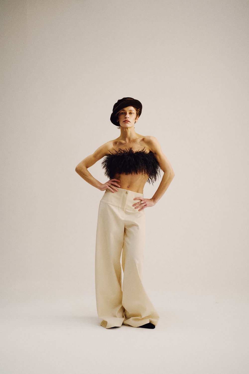 MILES-HOSE IN OFF-WHITE