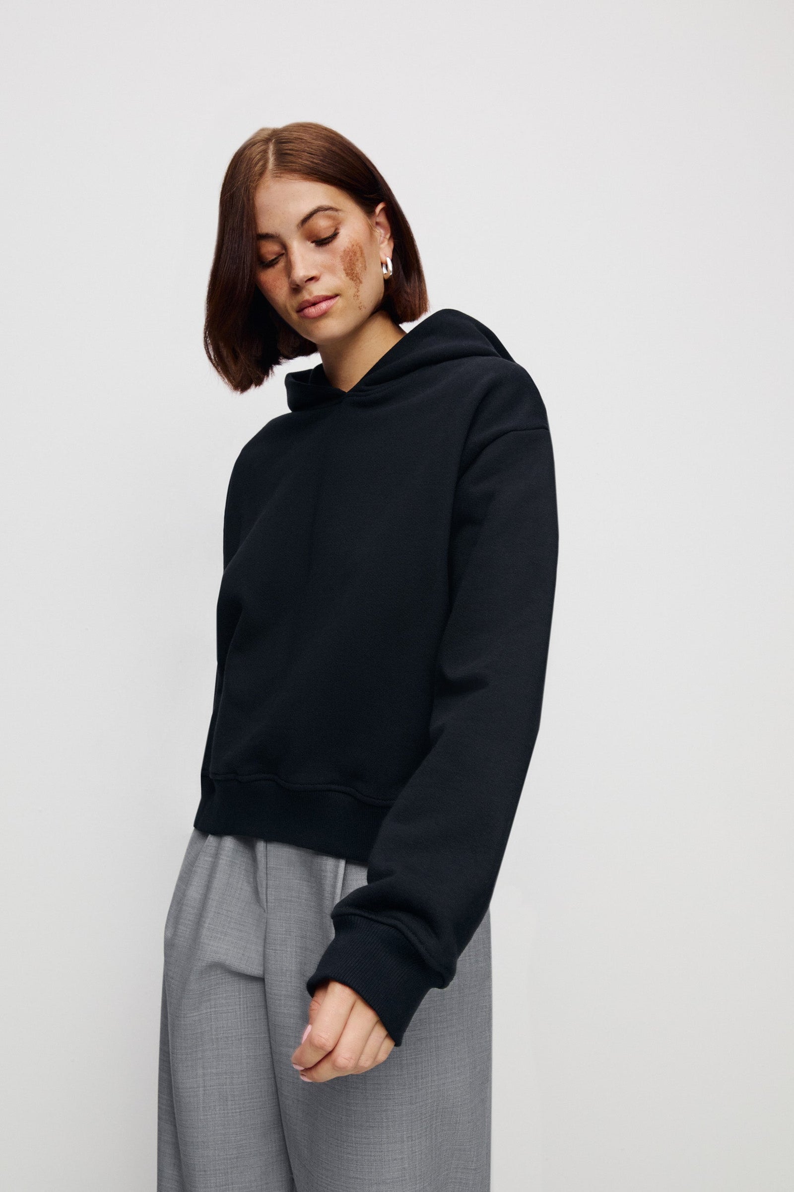 BLUZA Z SZEROKIM KAPTUREM LEAL ORGANIC CZARNA