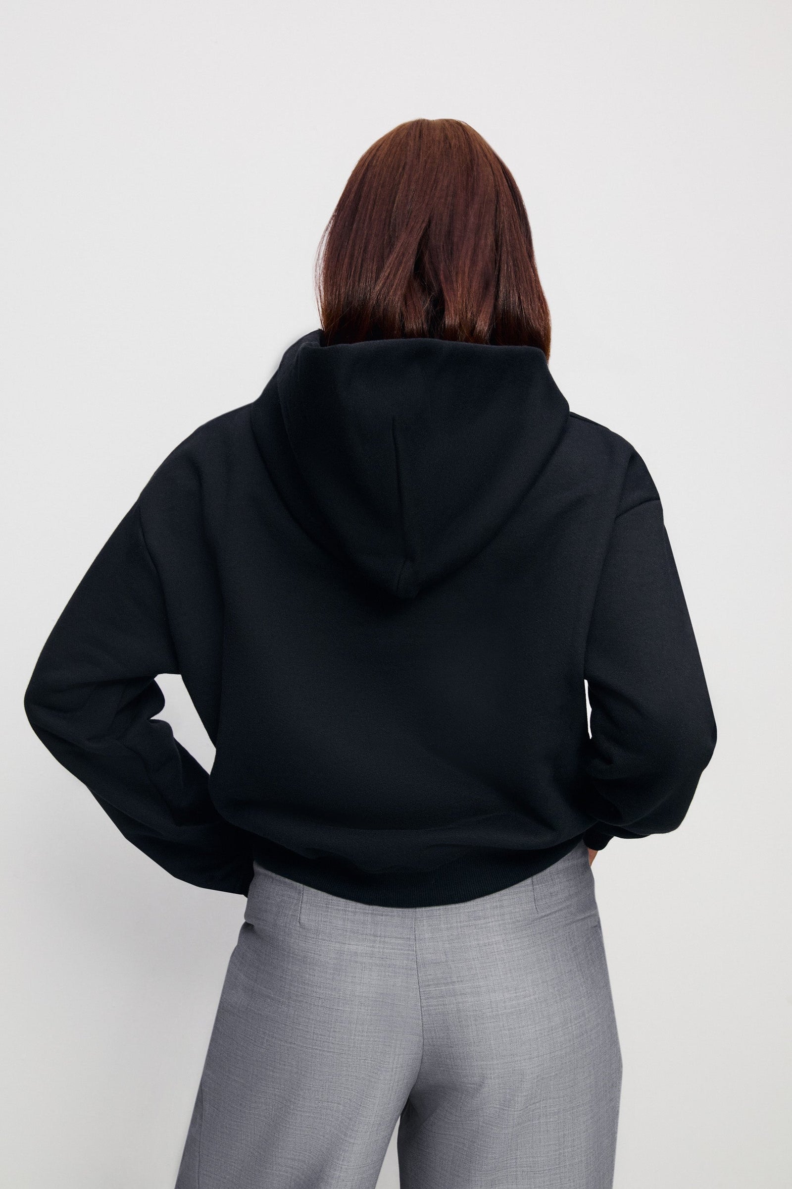 BLUZA Z SZEROKIM KAPTUREM LEAL ORGANIC CZARNA